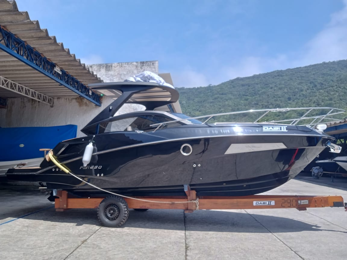 FS 290 ano 2023 com 1x Mercruiser 350 hp FS 290 ano 2023 com 1x Mercruiser 350 hp